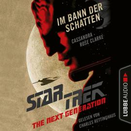 Hörbuch Star Trek - The Next Generation - Im Bann der Schatten (Ungekürzt)  - Autor Cassandra Rose Clarke   - gelesen von Charles Rettinghaus