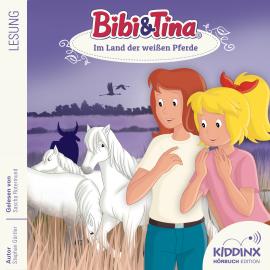 Hörbuch Im Land der weißen Pferde - Bibi & Tina - Hörbuch, Folge 11 (Ungekürzt)  - Autor Stephan Gürtler   - gelesen von Sascha Rotermund