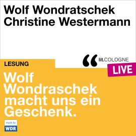 Hörbuch Wolf Wondratschek macht uns ein Geschenk. - lit.COLOGNE live (ungekürzt)  - Autor Wolf Wondratschek   - gelesen von Schauspielergruppe